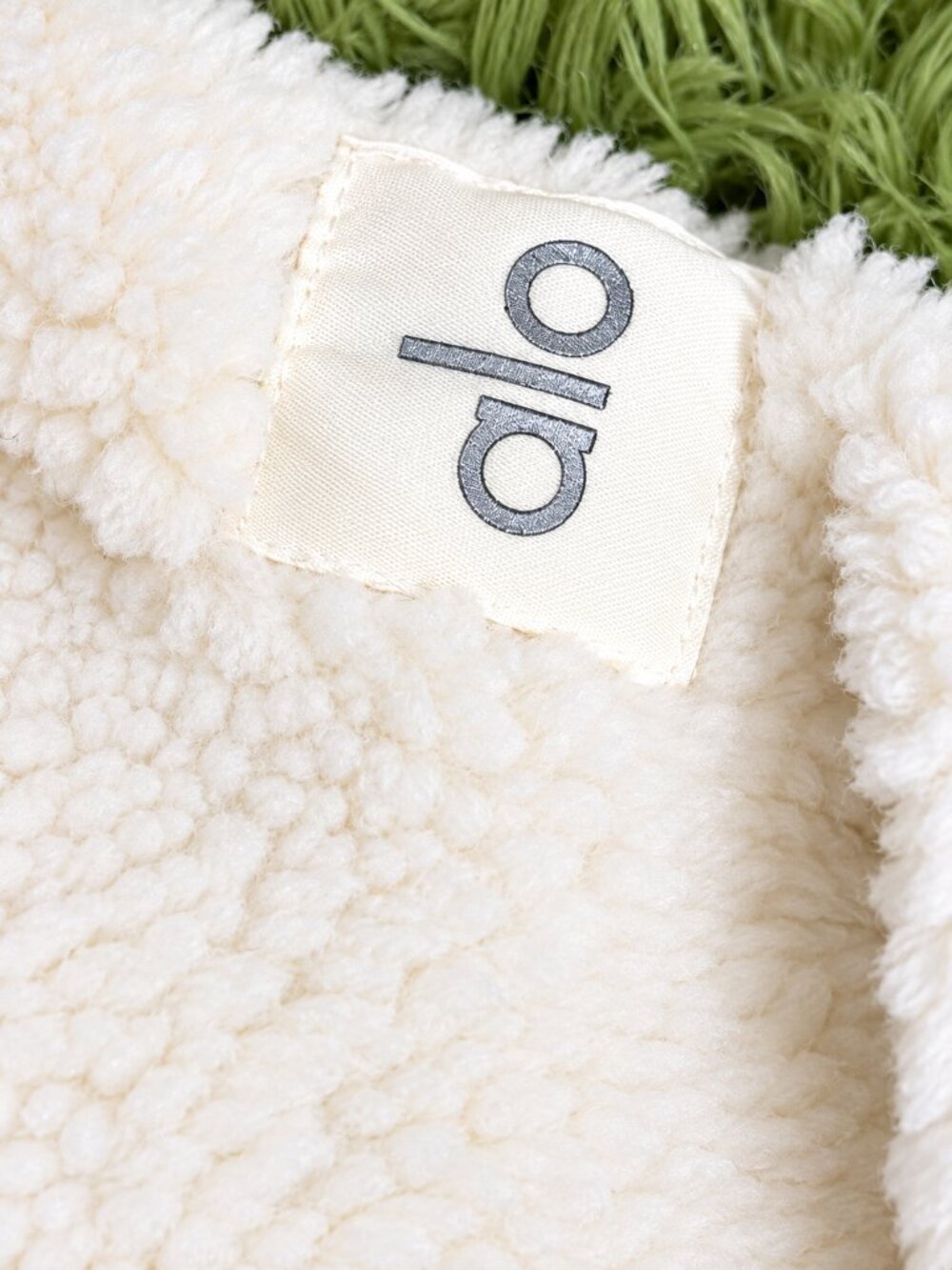 ALO Yoga Foxy Sherpa Jacket NWT Oversized Faux Fur S–L - Picture 4 of 10